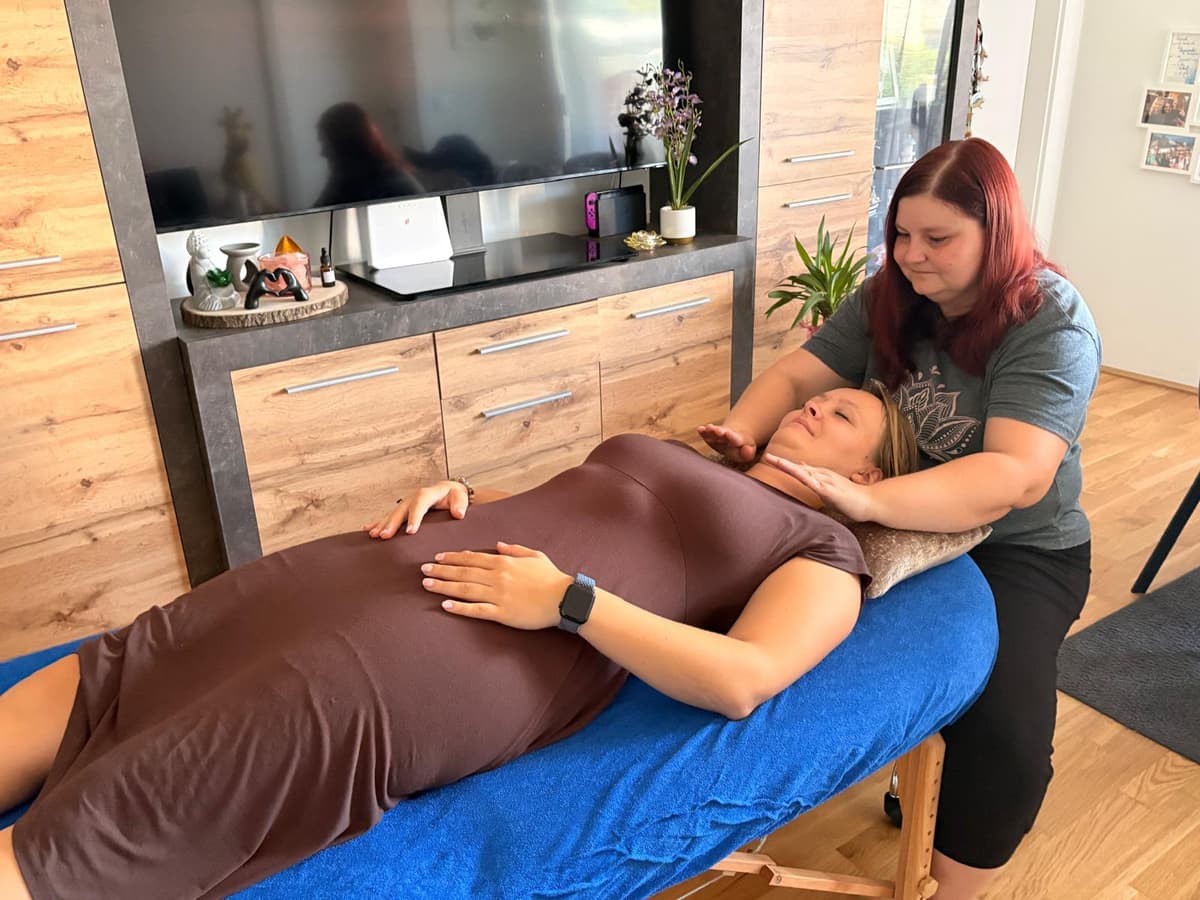 Kinesiologischer Ausgleich mit 14-Muskeltest bei der Humanenergetikerin Daniela Wohlmuth